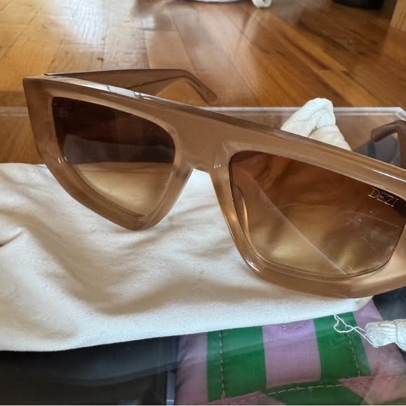 DEZI Backtrack Tan Sunglasses Unisex - Picture 4 of 4